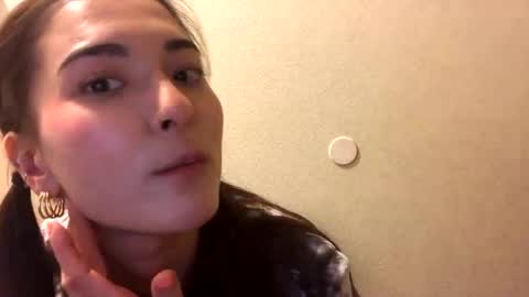 Snapshot of lovelyqueenaria chatting on 12-19-24, 09:06 Queen Aria  online show from 12-19-24, 09:06