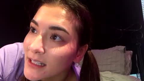 Snapshot of lovelyqueenaria chatting on 01-01-25, 11:40 Queen Aria  online show from 01-01-25, 11:40