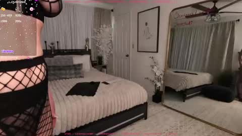 Snapshot of lovemoscarlett chatting on 01-17-25, 09:28 Scarlett online show from 01-17-25, 09:28