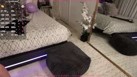 Snapshot of lovemoscarlett chatting on 01-31-25, 01:56 Scarlett online show from 01-31-25, 01:56