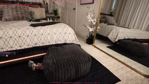 Snapshot of lovemoscarlett chatting on 02-19-25, 01:06 Scarlett online show from 02-19-25, 01:06