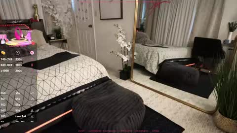 Snapshot of lovemoscarlett chatting on 02-21-25, 01:55 Scarlett online show from 02-21-25, 01:55