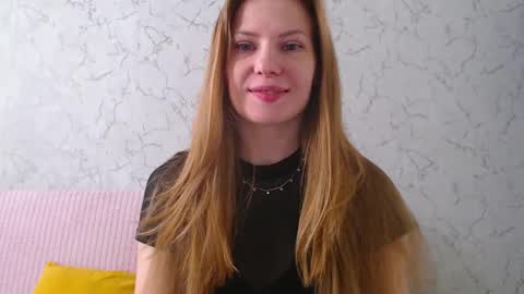 Snapshot of lovepeanutgirl chatting on 03-03-25, 10:49 Mary Love online show from 03-03-25, 10:49