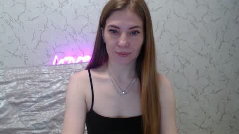 Snapshot of lovepeanutgirl chatting on 11-04-25, 12:59 Mary Love online show from 11-04-25, 12:59