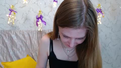 Snapshot of lovepeanutgirl chatting on 01-05-26, 06:00 Mary Love online show from 01-05-26, 06:00