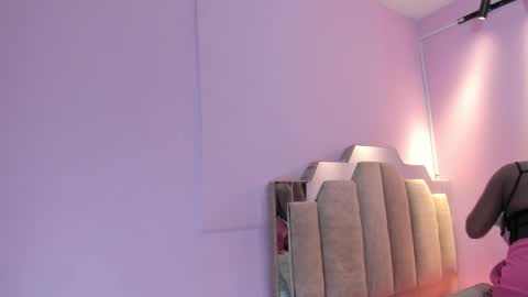 L O V E  online show from 10-10-25, 11:42