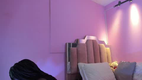 L O V E  online show from 12-18-25, 11:49