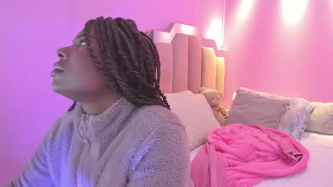 L O V E  online show from 12-19-25, 11:50