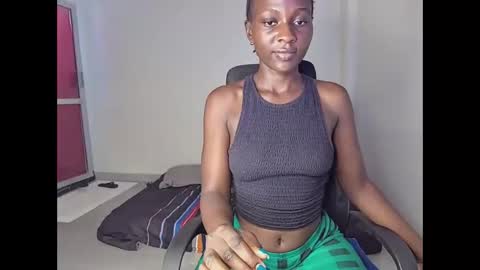 Snapshot of lovergirl2003 chatting on 01-19-25, 12:17 Kate online show from 01-19-25, 12:17