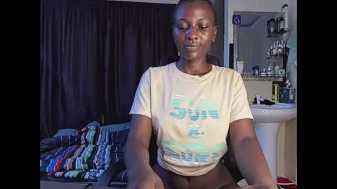 Snapshot of lovergirl2003 chatting on 03-11-25, 06:52 Kate online show from 03-11-25, 06:52