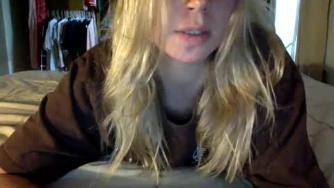 Snapshot of lovergirlsquirts chatting on 07-19-26, 11:30 lovergirlsquirts online show from 07-19-26, 11:30