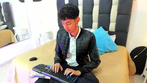 Snapshot of loverisu chatting on 02-25-25, 08:19 loverisu online show from 02-25-25, 08:19