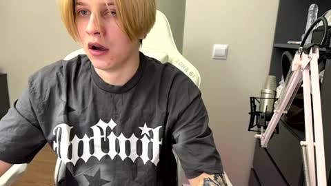 Snapshot of loverria chatting on 04-03-26, 11:30 loverria online show from 04-03-26, 11:30