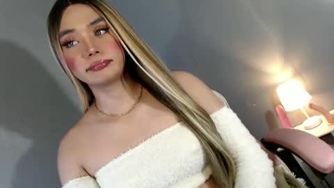 Snapshot of lovers_moon22 chatting on 12-02-24, 01:25 lovers moon22 online show from 12-02-24, 01:25