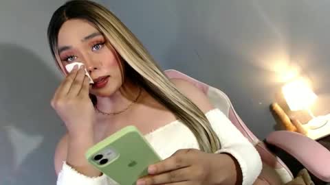 Snapshot of lovers_moon22 chatting on 12-06-24, 12:45 lovers moon22 online show from 12-06-24, 12:45