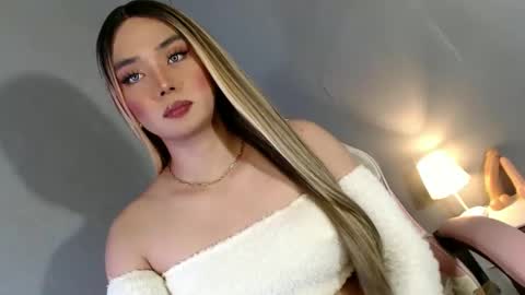 Snapshot of lovers_moon22 chatting on 12-15-24, 10:37 lovers moon22 online show from 12-15-24, 10:37