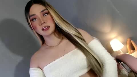 Snapshot of lovers_moon22 chatting on 12-23-24, 12:03 lovers moon22 online show from 12-23-24, 12:03