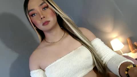 Snapshot of lovers_moon22 chatting on 01-04-25, 01:42 lovers moon22 online show from 01-04-25, 01:42