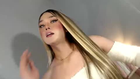 Snapshot of lovers_moon22 chatting on 01-18-25, 02:47 lovers moon22 online show from 01-18-25, 02:47