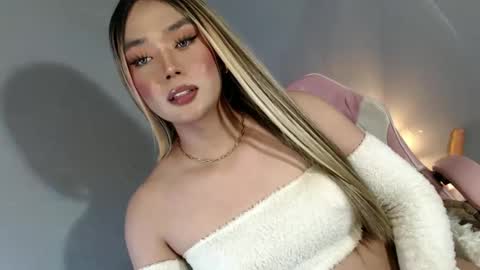 Snapshot of lovers_moon22 chatting on 01-21-25, 12:57 lovers moon22 online show from 01-21-25, 12:57