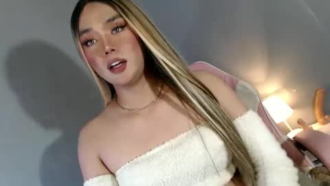 Snapshot of lovers_moon22 chatting on 01-21-25, 03:59 lovers moon22 online show from 01-21-25, 03:59