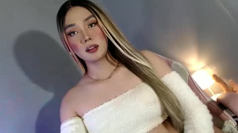 Snapshot of lovers_moon22 chatting on 02-08-25, 02:04 lovers moon22 online show from 02-08-25, 02:04