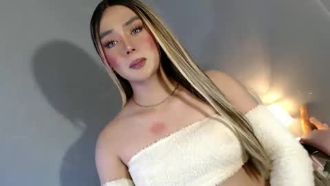 Snapshot of lovers_moon22 chatting on 02-09-25, 02:28 lovers moon22 online show from 02-09-25, 02:28