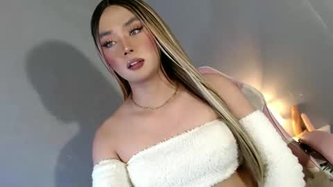 Snapshot of lovers_moon22 chatting on 02-11-25, 02:14 lovers moon22 online show from 02-11-25, 02:14