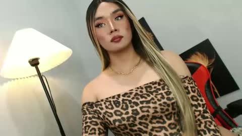 Snapshot of lovers_moon22 chatting on 10-06-25, 01:19 lovers moon22 online show from 10-06-25, 01:19