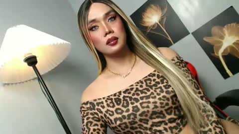 Snapshot of lovers_moon22 chatting on 11-16-25, 12:55 lovers moon22 online show from 11-16-25, 12:55