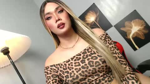 Snapshot of lovers_moon22 chatting on 12-04-25, 11:52 lovers moon22 online show from 12-04-25, 11:52