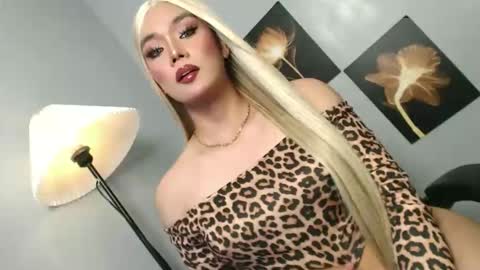 Snapshot of lovers_moon22 chatting on 02-02-26, 02:38 lovers moon22 online show from 02-02-26, 02:38