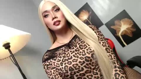 Snapshot of lovers_moon22 chatting on 03-20-26, 01:05 lovers moon22 online show from 03-20-26, 01:05