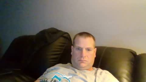 lovetocum37 online show from 01-01-25, 01:59