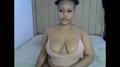 Snapshot of loveydivah chatting on 05-19-26, 07:20 loveydivah online show from 05-19-26, 07:20
