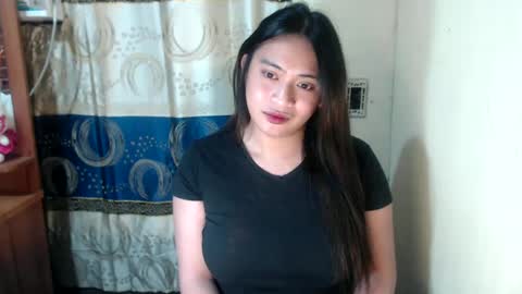 Snapshot of loveyoureign06 chatting on 02-04-25, 01:27 Ryn online show from 02-04-25, 01:27
