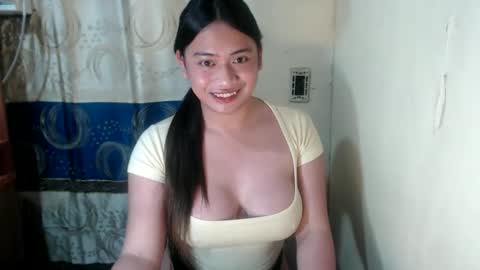 Snapshot of loveyoureign06 chatting on 02-13-25, 01:19 Ryn online show from 02-13-25, 01:19