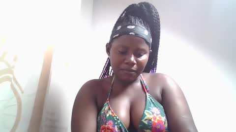 Snapshot of lovie_paula chatting on 10-13-25, 07:19 lovie_paula online show from 10-13-25, 07:19