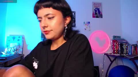 Snapshot of loving_alma chatting on 09-25-25, 02:04 loving_alma online show from 09-25-25, 02:04