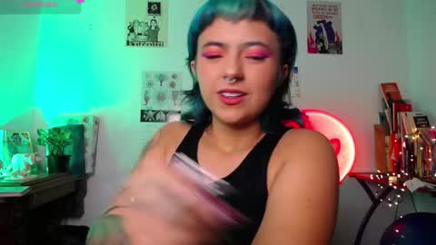 Snapshot of loving_alma chatting on 11-24-25, 02:11 loving_alma online show from 11-24-25, 02:11