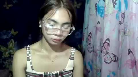 Snapshot of loving_rhean chatting on 06-19-26, 12:20 loving_rhean online show from 06-19-26, 12:20