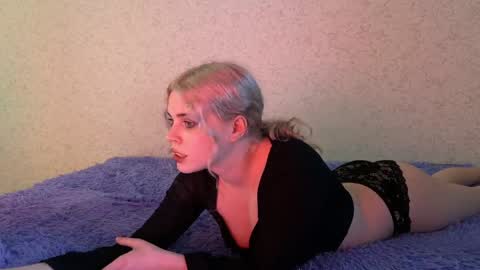Snapshot of loxsu chatting on 06-07-26, 09:51 Aiden and Emma online show from 06-07-26, 09:51