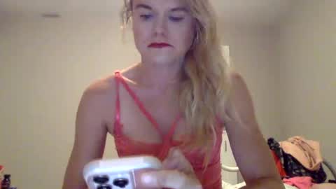 Snapshot of lpbrat chatting on 06-17-26, 12:24 lpbrat online show from 06-17-26, 12:24