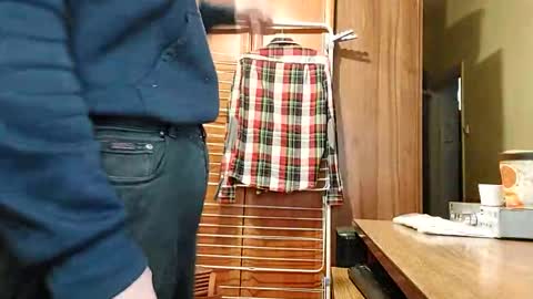 Snapshot of lshot_d chatting on 12-15-24, 07:57 Lshot D online show from 12-15-24, 07:57