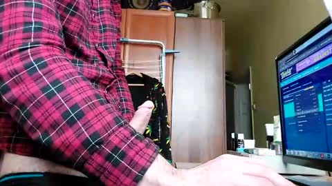 Snapshot of lshot_d chatting on 02-08-25, 02:05 Lshot D online show from 02-08-25, 02:05