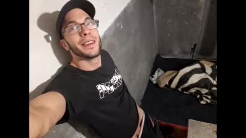 Snapshot of lshot_d chatting on 10-17-25, 11:02 Lshot D online show from 10-17-25, 11:02