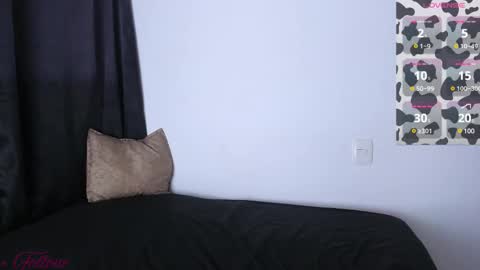 Lucia online show from 03-02-25, 01:04