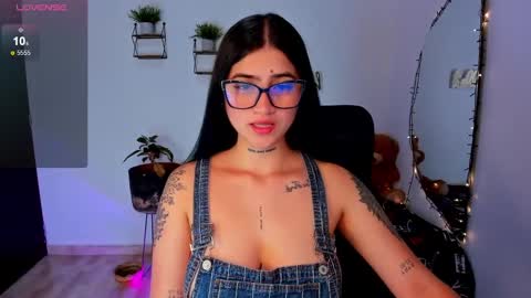 Snapshot of luanabonasx chatting on 12-12-24, 02:11 Luana online show from 12-12-24, 02:11
