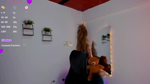 Snapshot of luanabonasx chatting on 01-18-25, 12:04 Luana online show from 01-18-25, 12:04