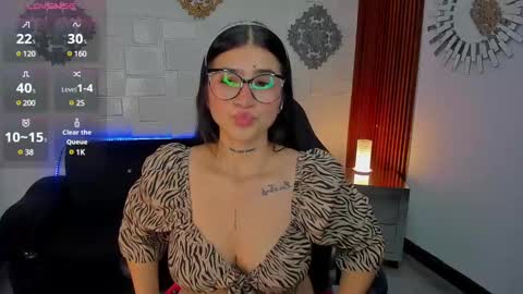 Snapshot of luanabonasx chatting on 03-07-25, 02:12 Luana online show from 03-07-25, 02:12